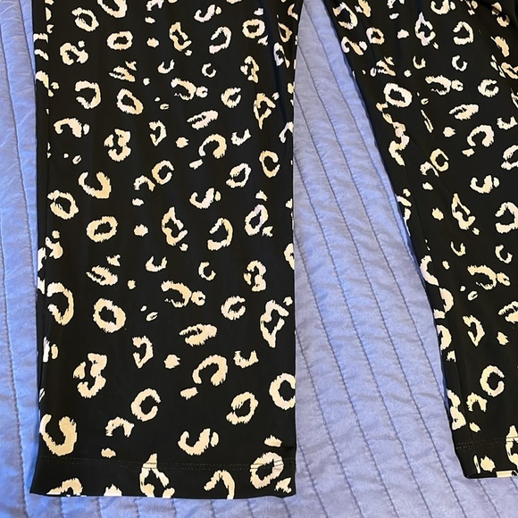 Torrid Studio Knit Tapered Pant Black Leopard Size 2 (2X) - Picture 4 of 7